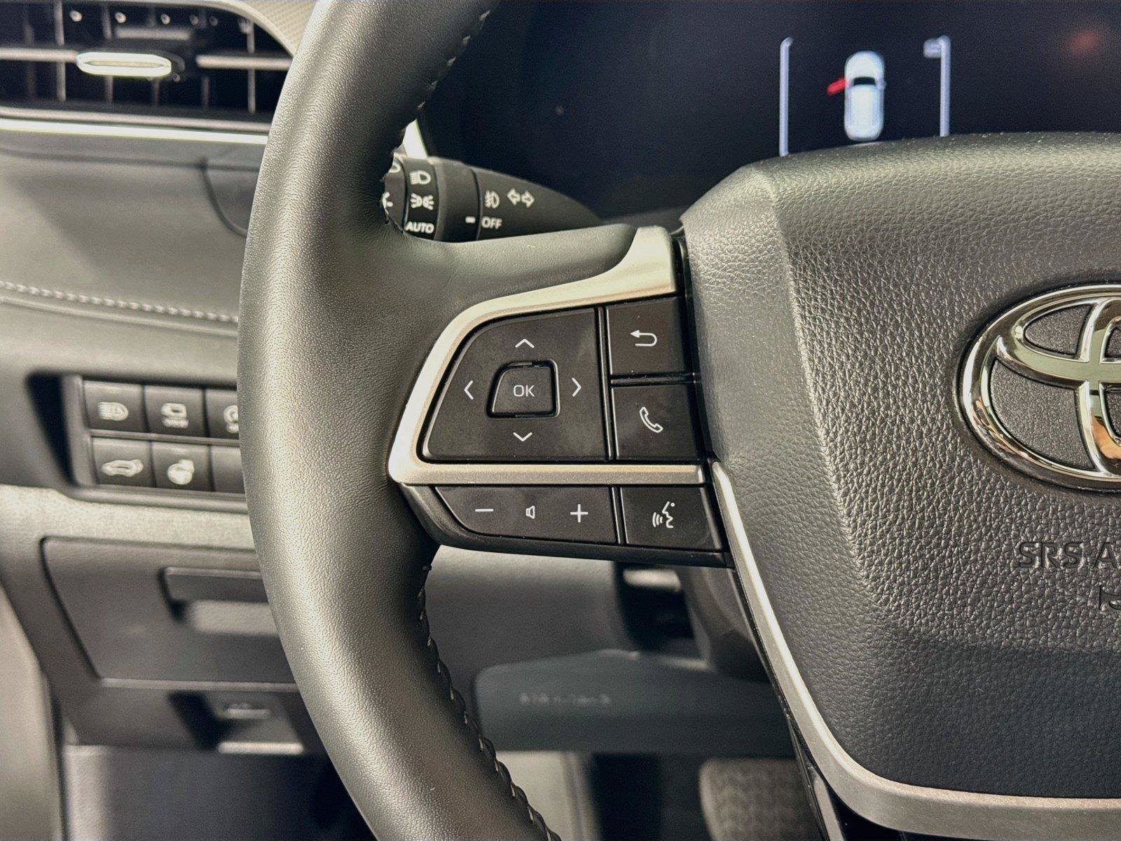 Certified 2025 Toyota Highlander Platinum AWD/4WD image 18