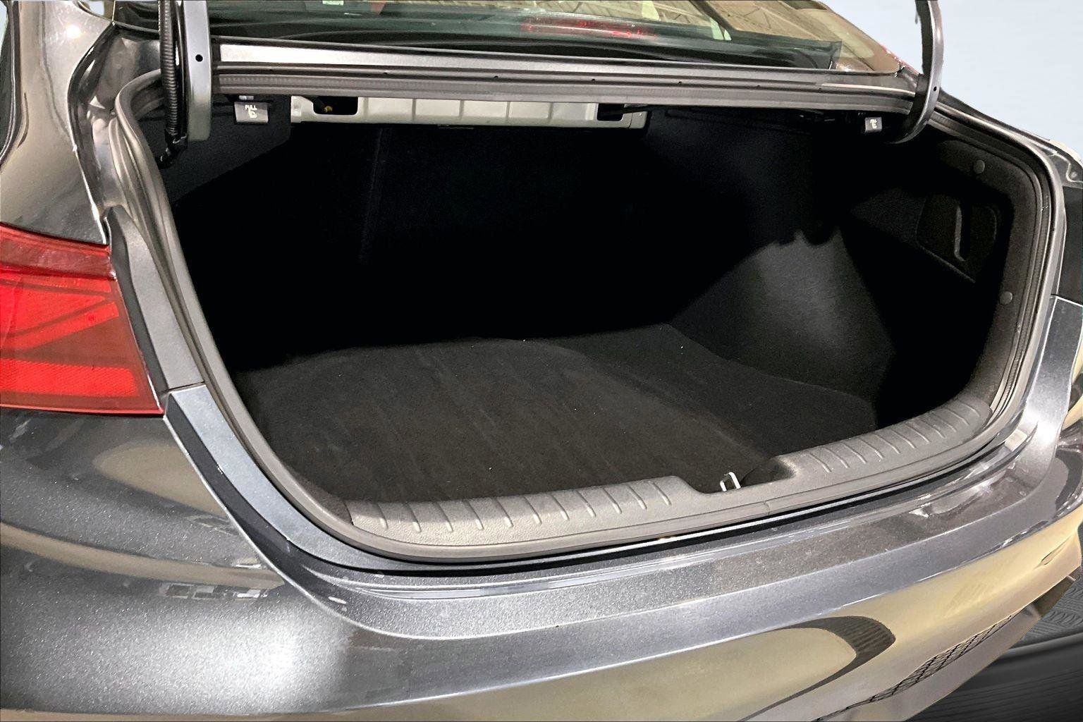 Used 2024 Kia Forte LXS image 5