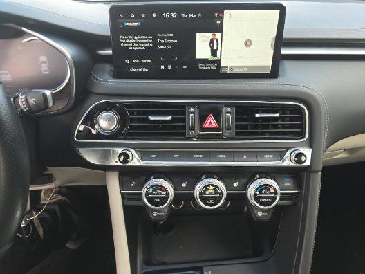 Used 2023 Genesis G70 2.0T image 9