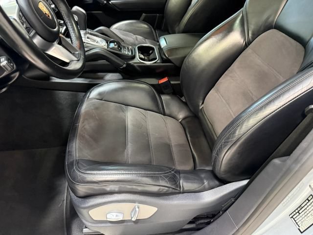 Used 2017 Porsche Cayenne Platinum Edition AWD/4WD image 22