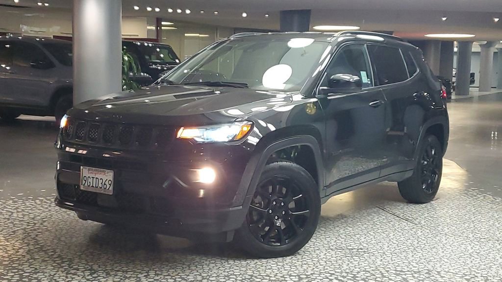 Used 2023 Jeep Compass Altitude image 32
