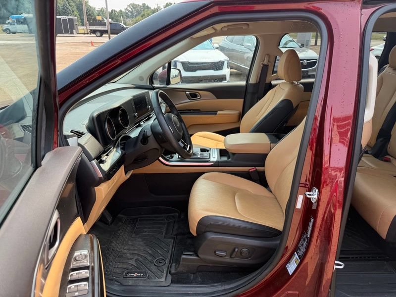Certified 2023 Kia Carnival LX FWD image 9