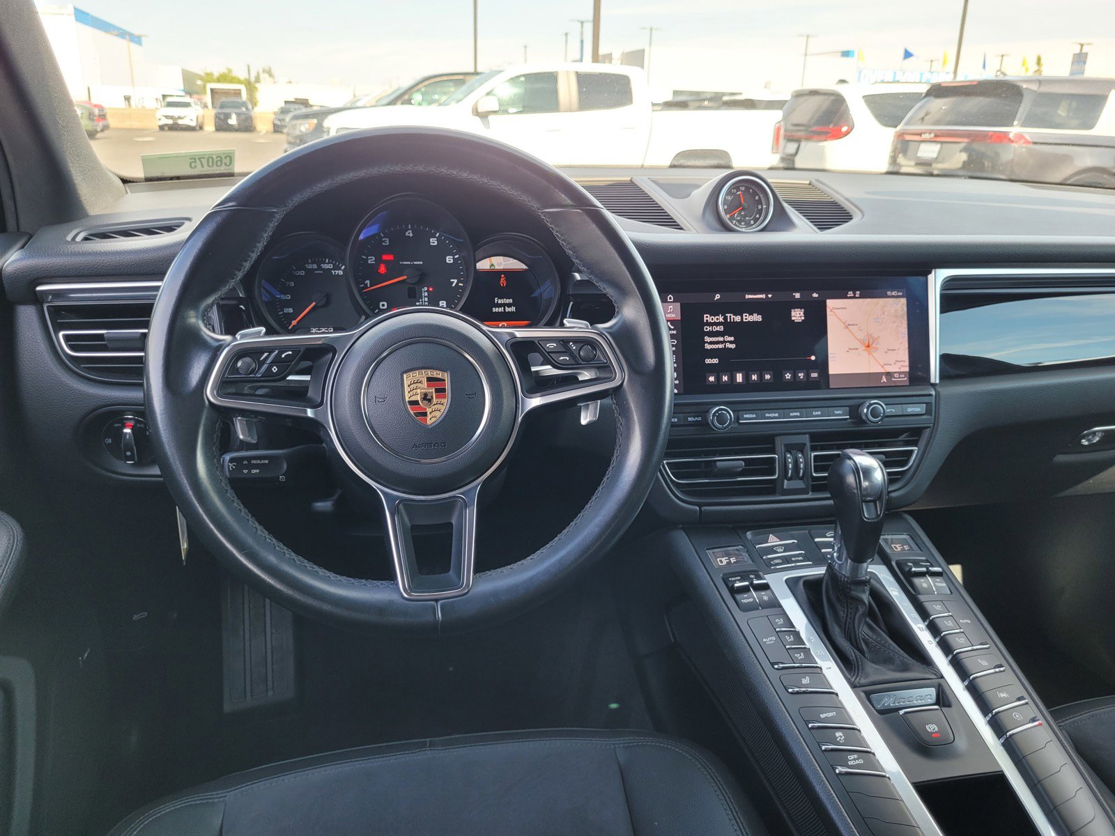 Used 2020 Porsche Macan w/ Premium Package image 18