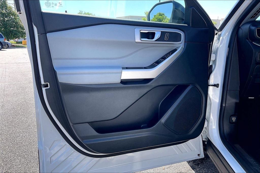 Used 2024 Ford Explorer XLT w/ Equipment Group 202A AWD/4WD image 25