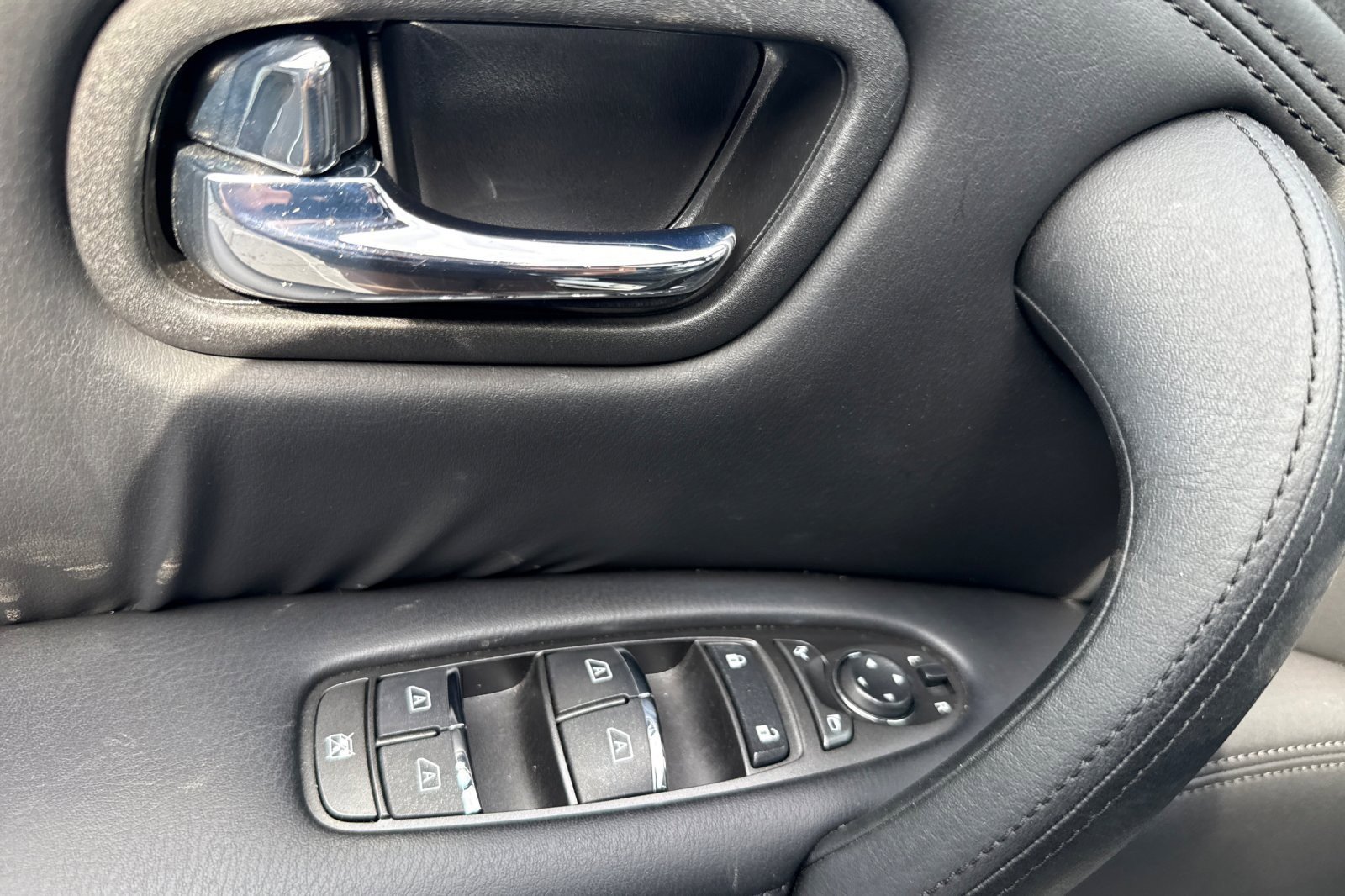 Used 2022 Nissan Armada SL w/ Midnight Edition Package image 10