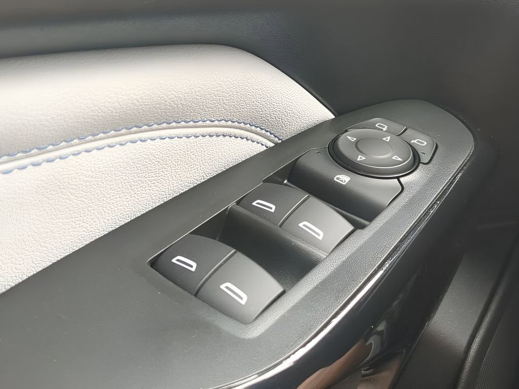 Used 2025 Chevrolet Trax LT w/ LT Convenience Package image 24