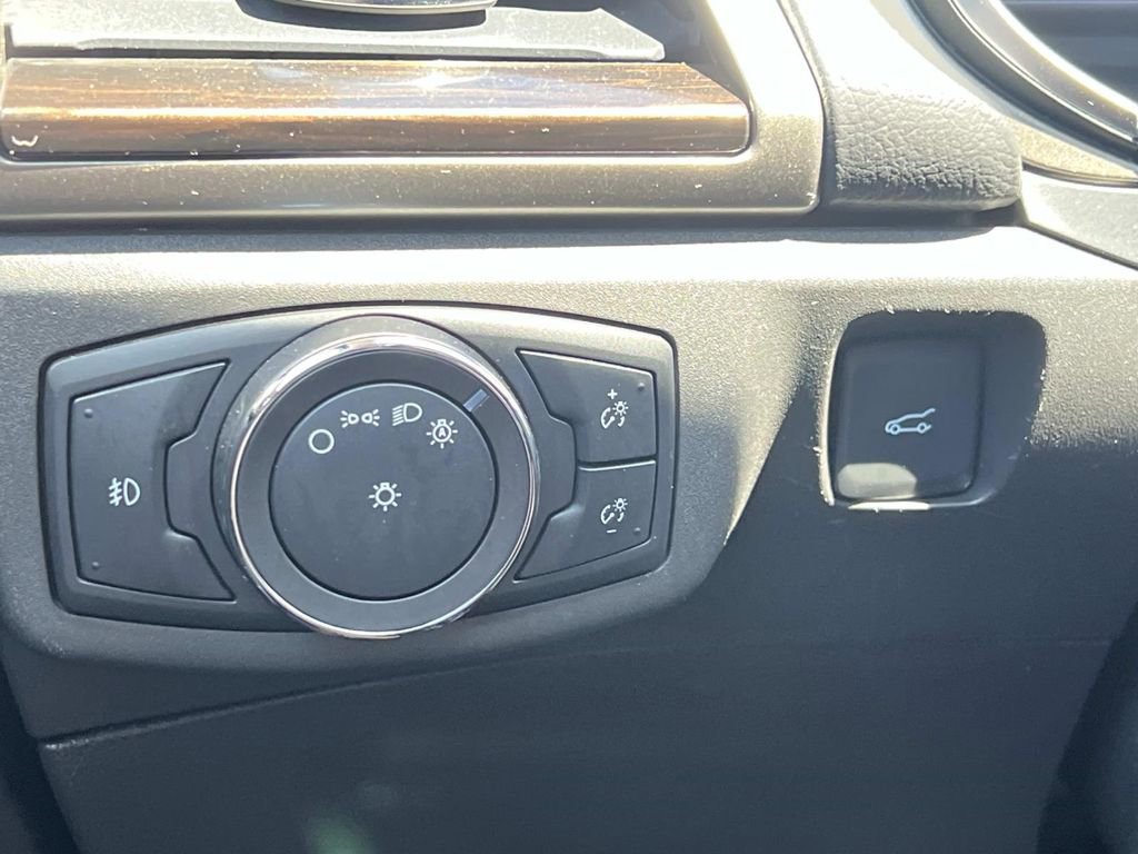 Used 2016 Ford Fusion SE w/ Equipment Group 202A FWD image 23