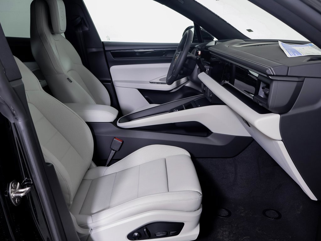 New 2025 Porsche Macan Electric image 7