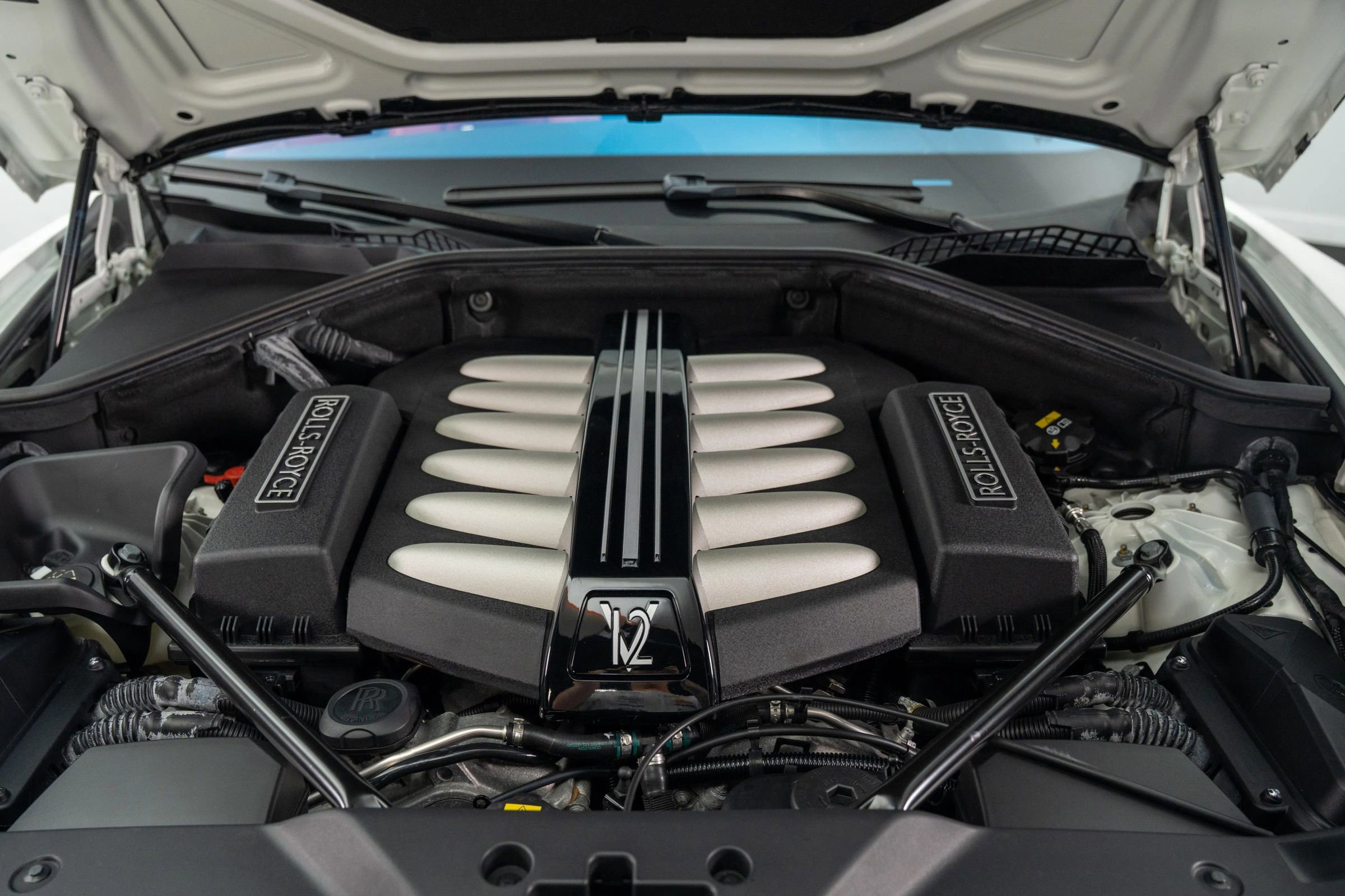 Used 2017 Rolls-Royce Dawn image 23