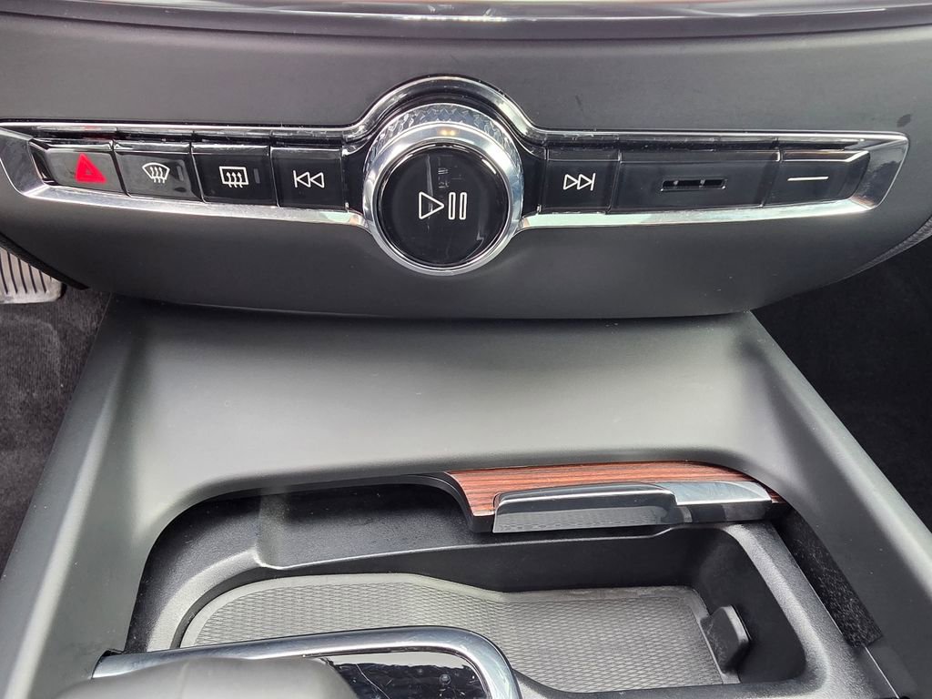 Used 2025 Volvo V60 B5 Cross Country Plus image 26