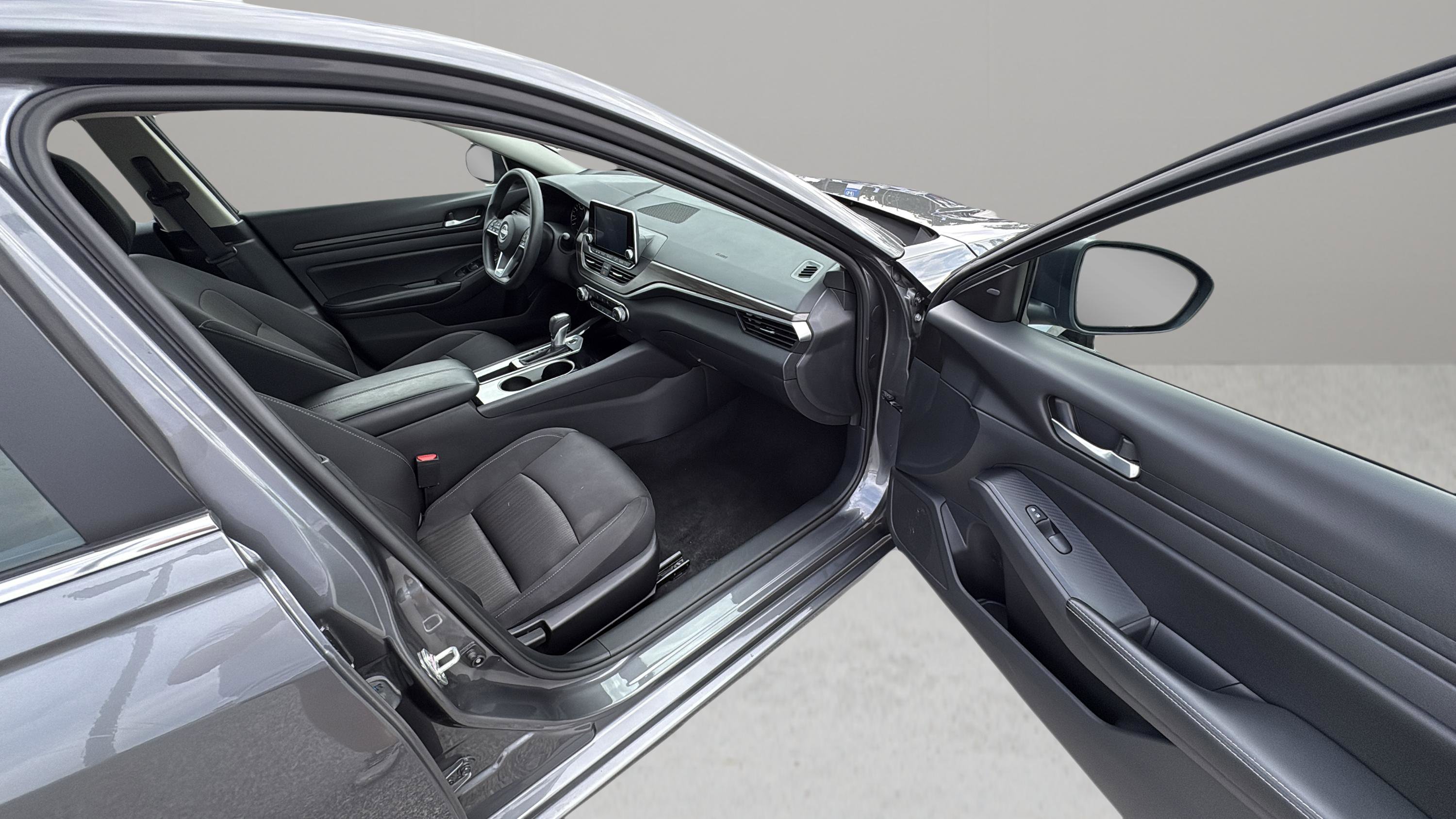 Used 2024 Nissan Altima 2.5 SV image 13