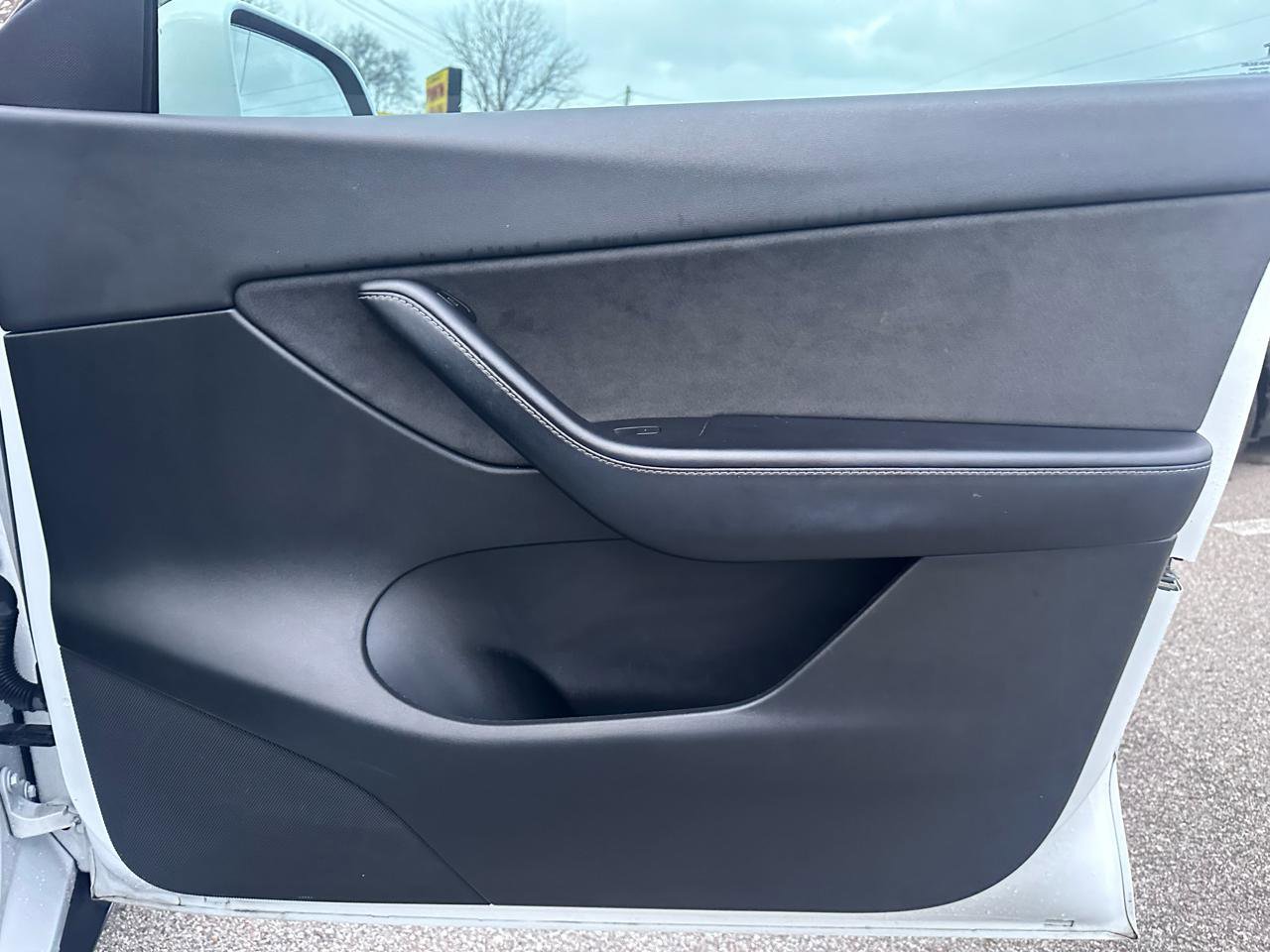 Used 2022 Tesla Model Y Long Range image 25