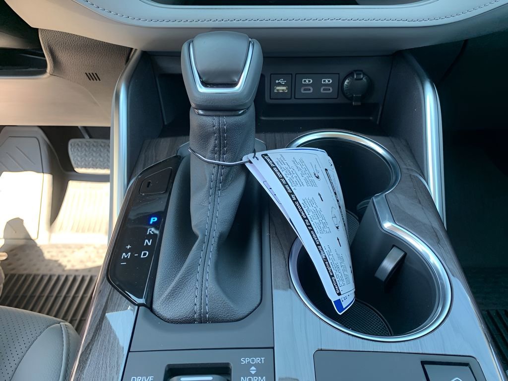 New 2025 Toyota Highlander Platinum image 23