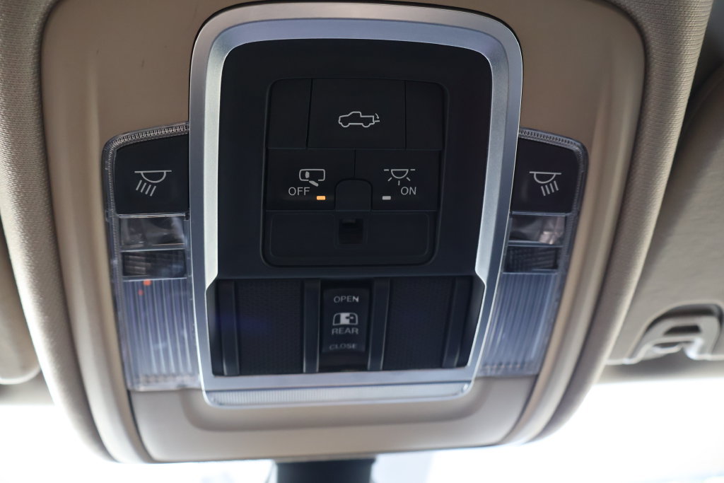 Used 2019 RAM 1500 Laramie AWD/4WD image 34