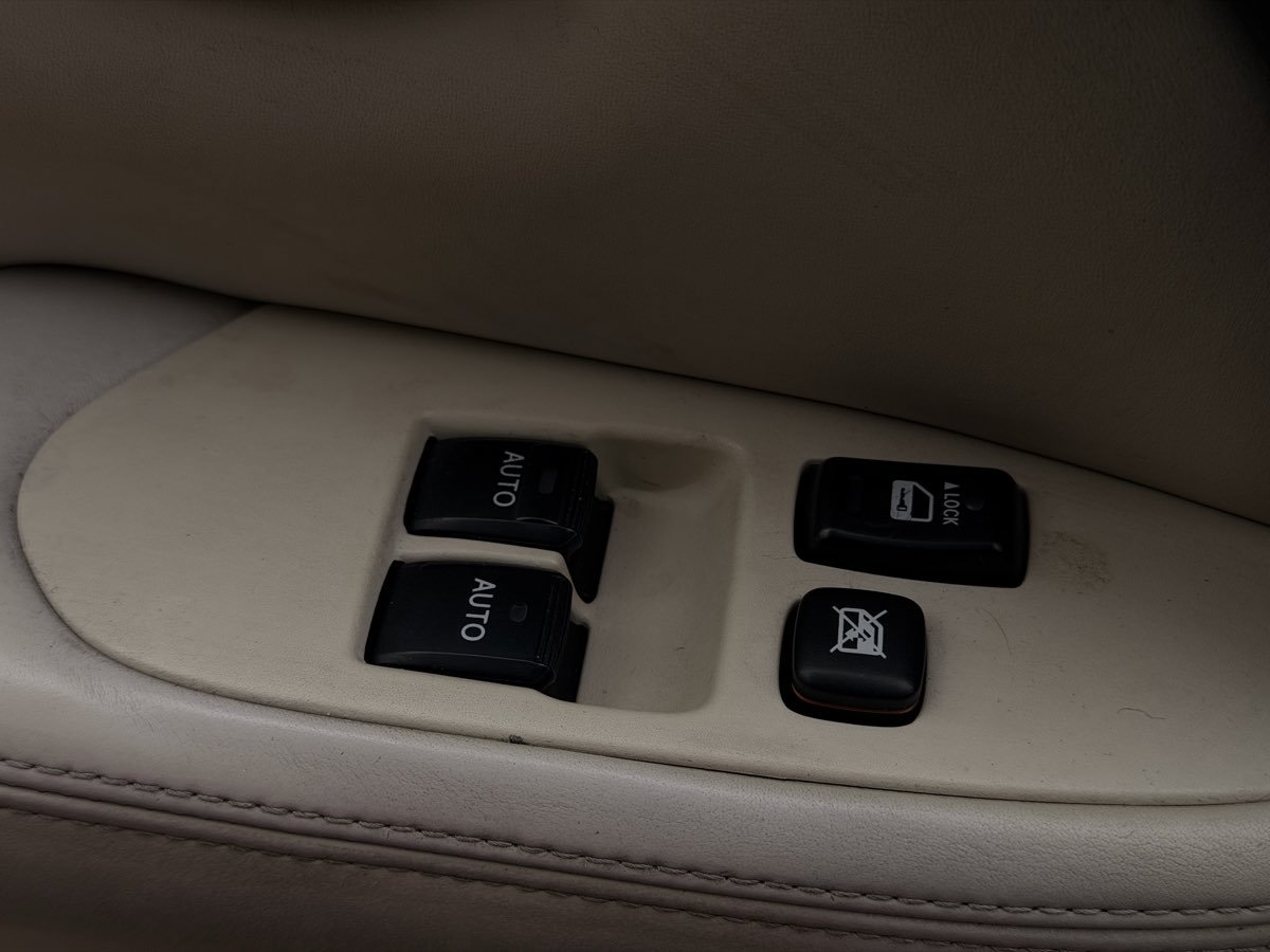 Used 2005 Lexus SC 430 Convertible RWD image 12