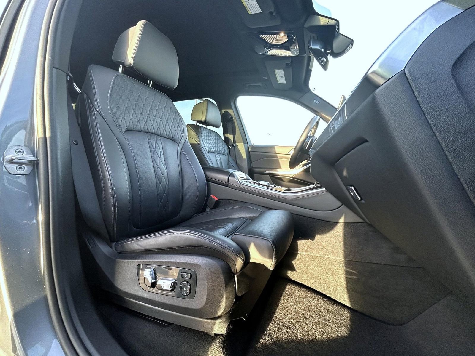 Used 2025 BMW X5 xDrive50e image 15