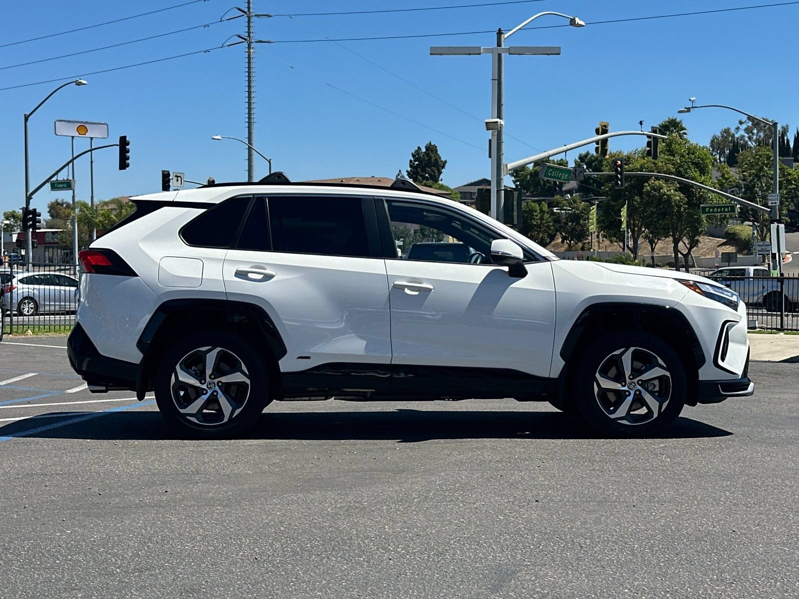 Used 2025 Toyota RAV4 SE w/ Weather & Moonroof Package AWD/4WD image 6
