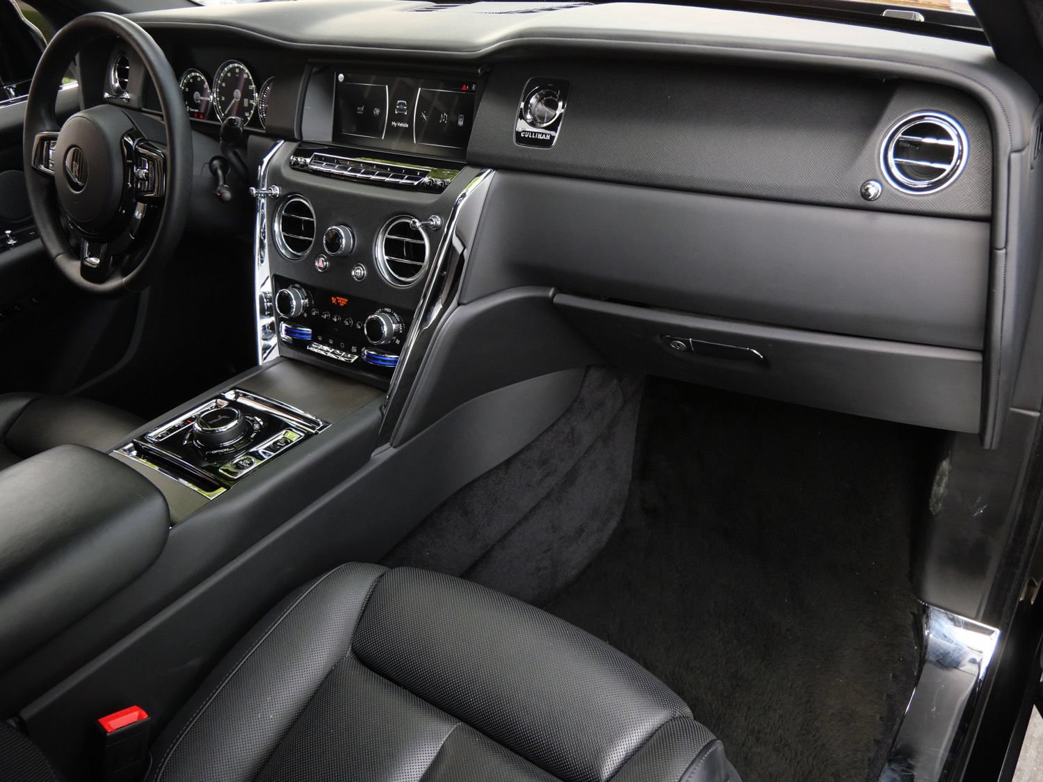 Certified 2021 Rolls-Royce Cullinan AWD/4WD image 19