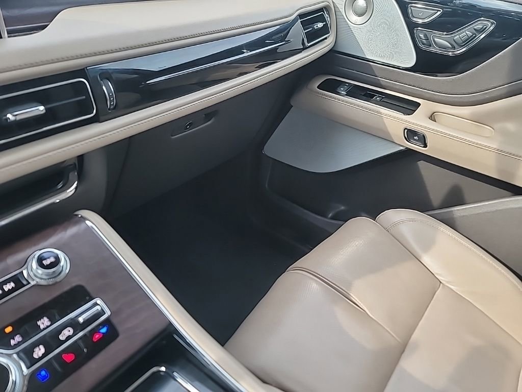 Used 2022 Lincoln Aviator Reserve w/ Equipment Group 201A AWD/4WD image 24