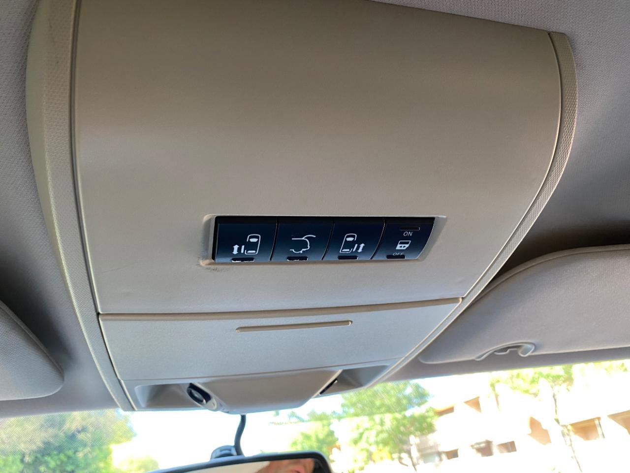 Used 2016 Chrysler Town & Country Touring FWD image 68