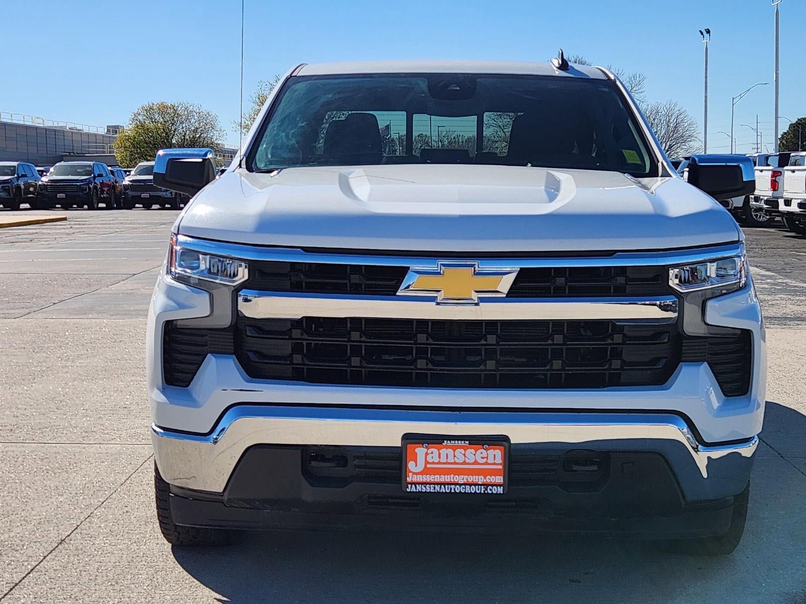 Used 2024 Chevrolet Silverado 1500 LT AWD/4WD image 3