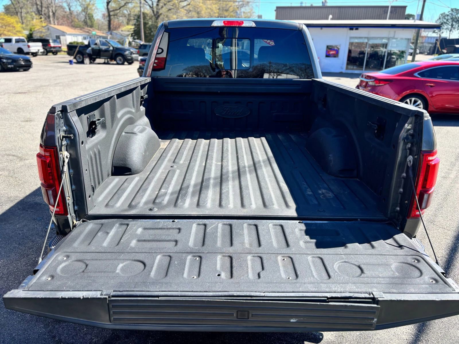 Used 2016 Ford F150 Lariat w/ Equipment Group 502A Luxury AWD/4WD image 5