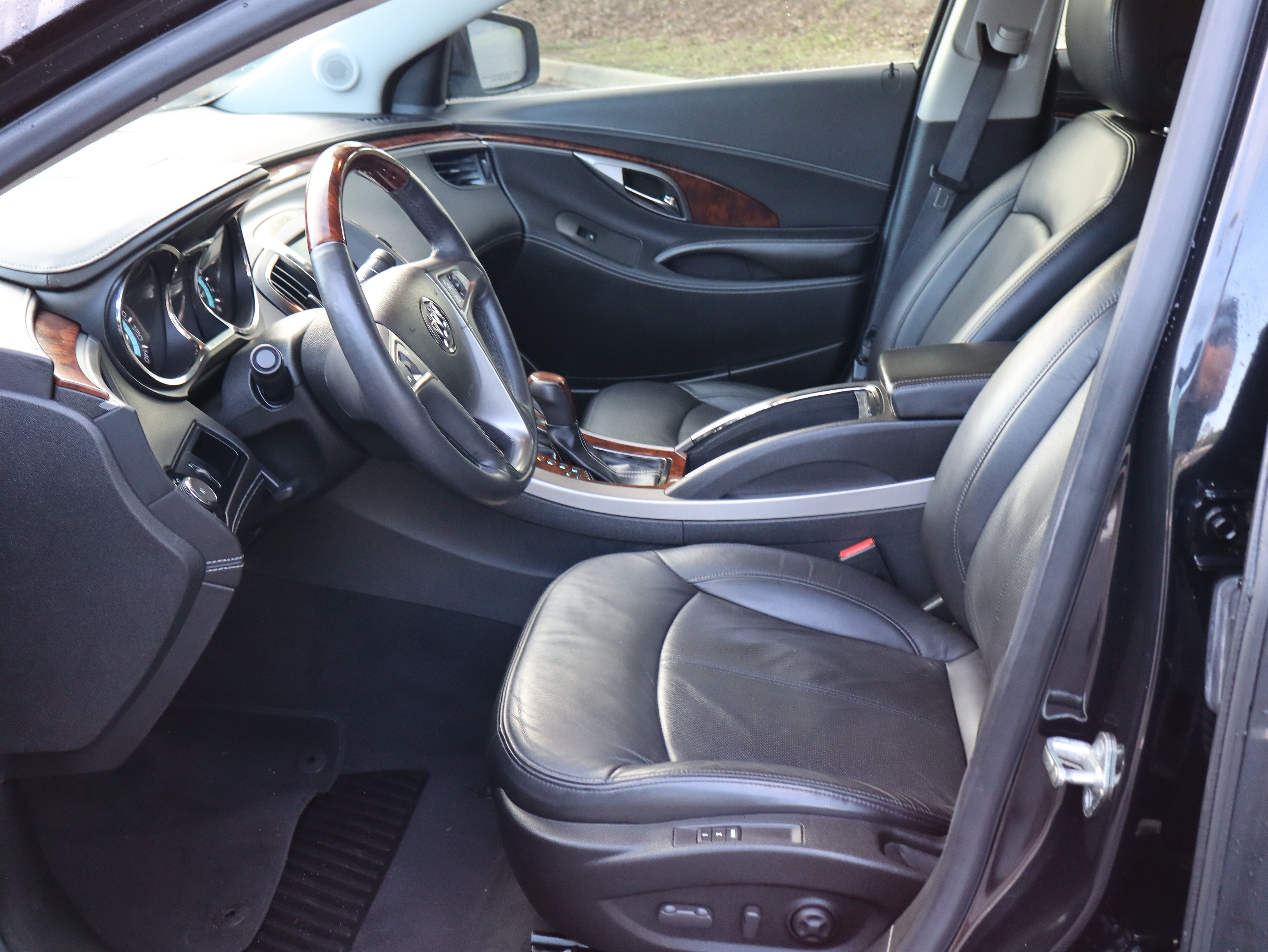 Used 2010 Buick LaCrosse CXS w/ Touring Package FWD image 21
