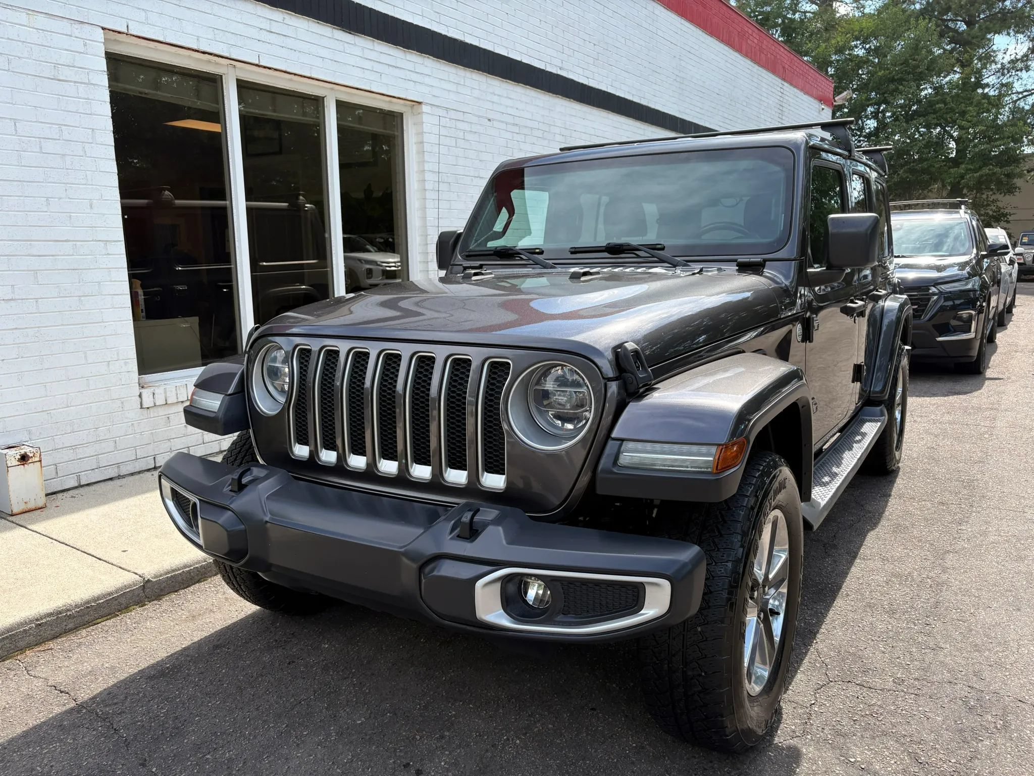Used 2019 Jeep Wrangler Unlimited Sahara w/ LED Lighting Group AWD/4WD image 2