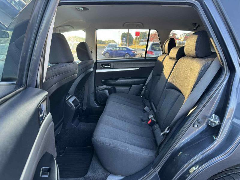 Used 2010 Subaru Outback 2.5i Premium AWD/4WD image 12