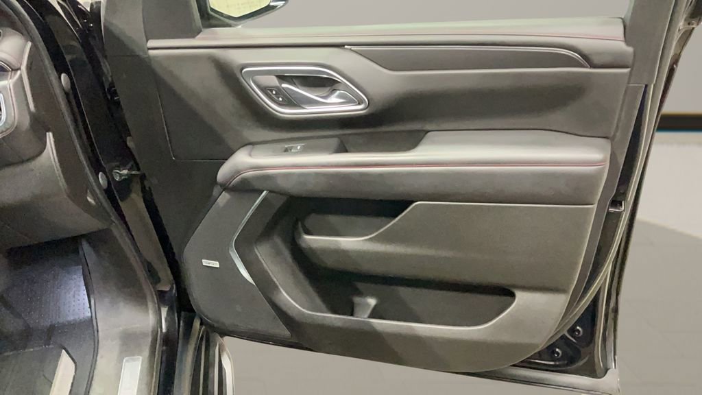 Used 2021 Chevrolet Suburban RST w/ Luxury Package image 33