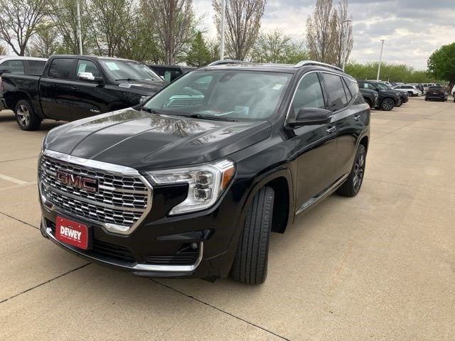 Used 2022 GMC Terrain Denali w/ Black Diamond Edition image 3