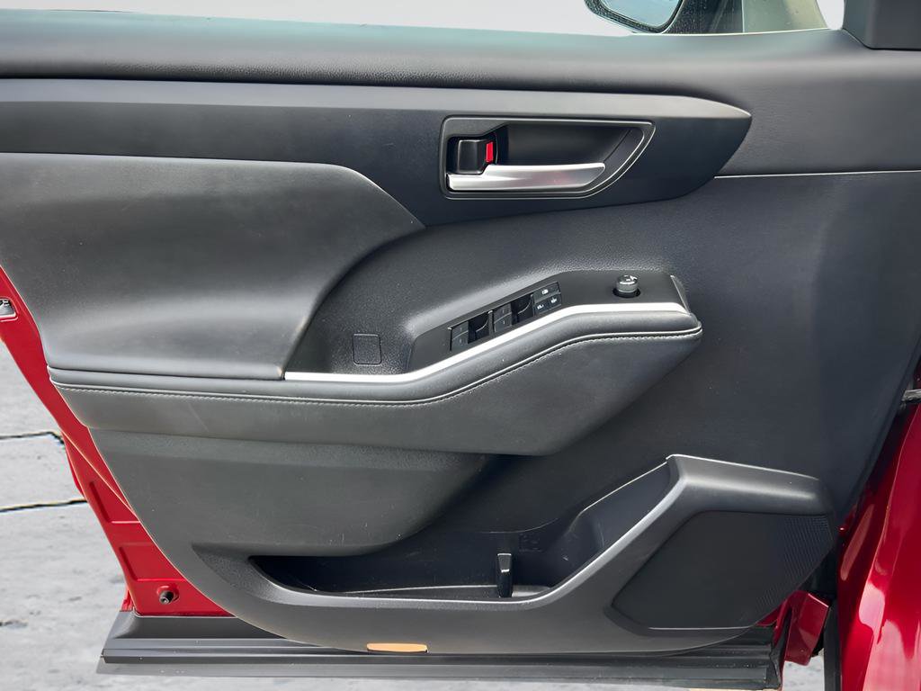 Used 2020 Toyota Highlander XLE image 38