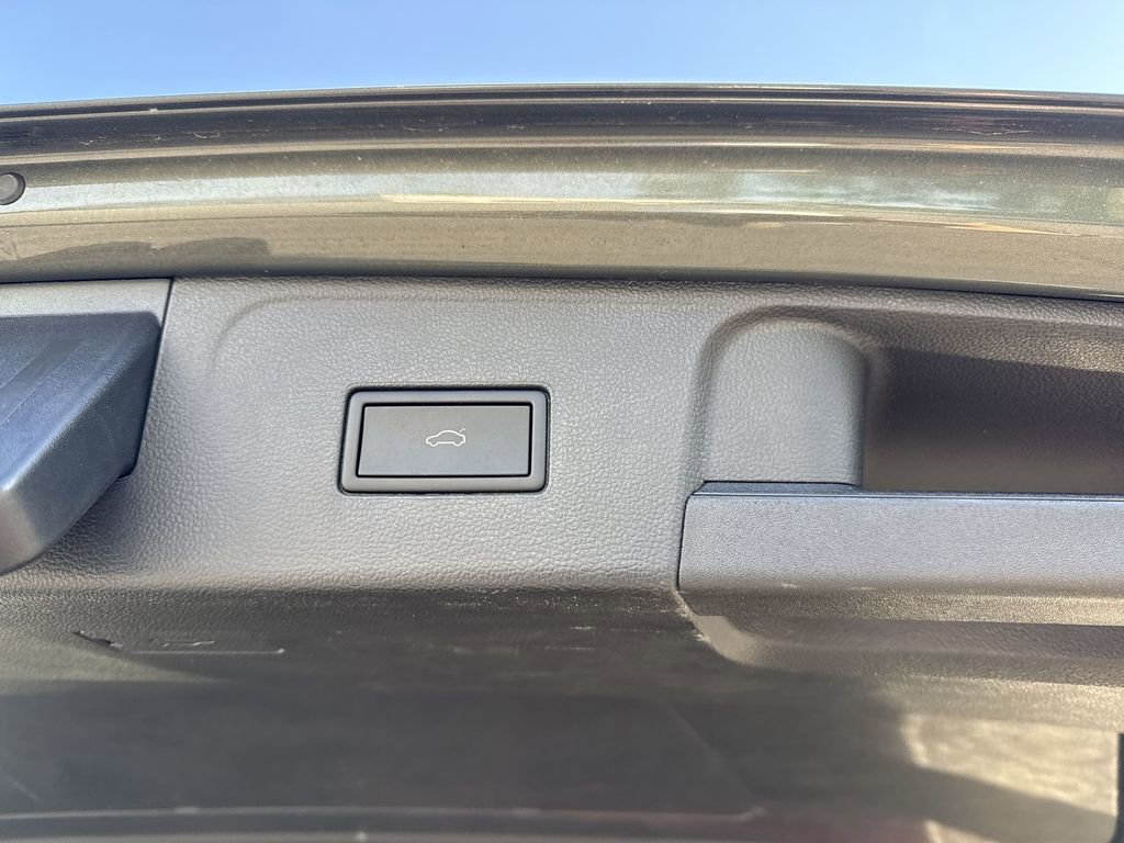 Used 2025 Volkswagen Atlas Peak Edition SE image 48