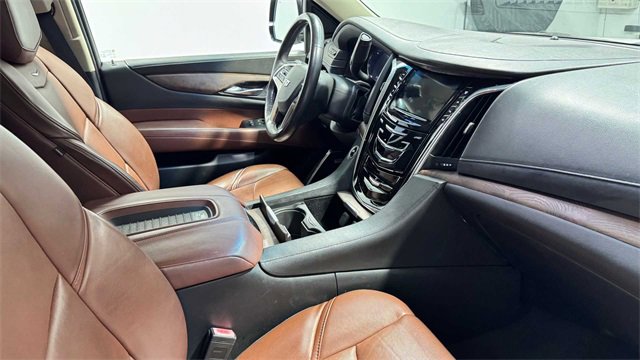 Used 2018 Cadillac Escalade ESV Premium Luxury image 16