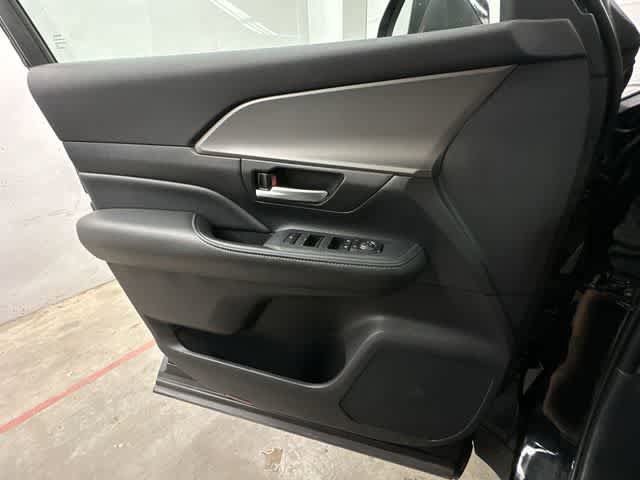 Used 2025 Toyota Grand Highlander AWD image 16