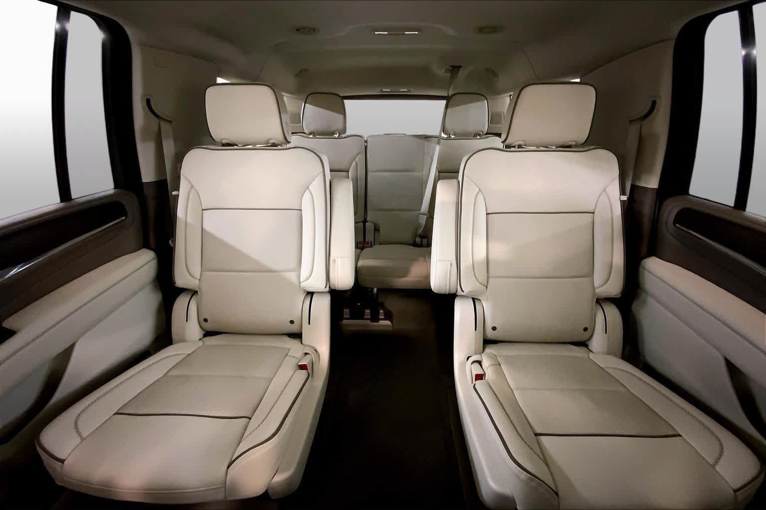 Used 2023 GMC Yukon XL Denali w/ Advanced Technology Package AWD/4WD image 19