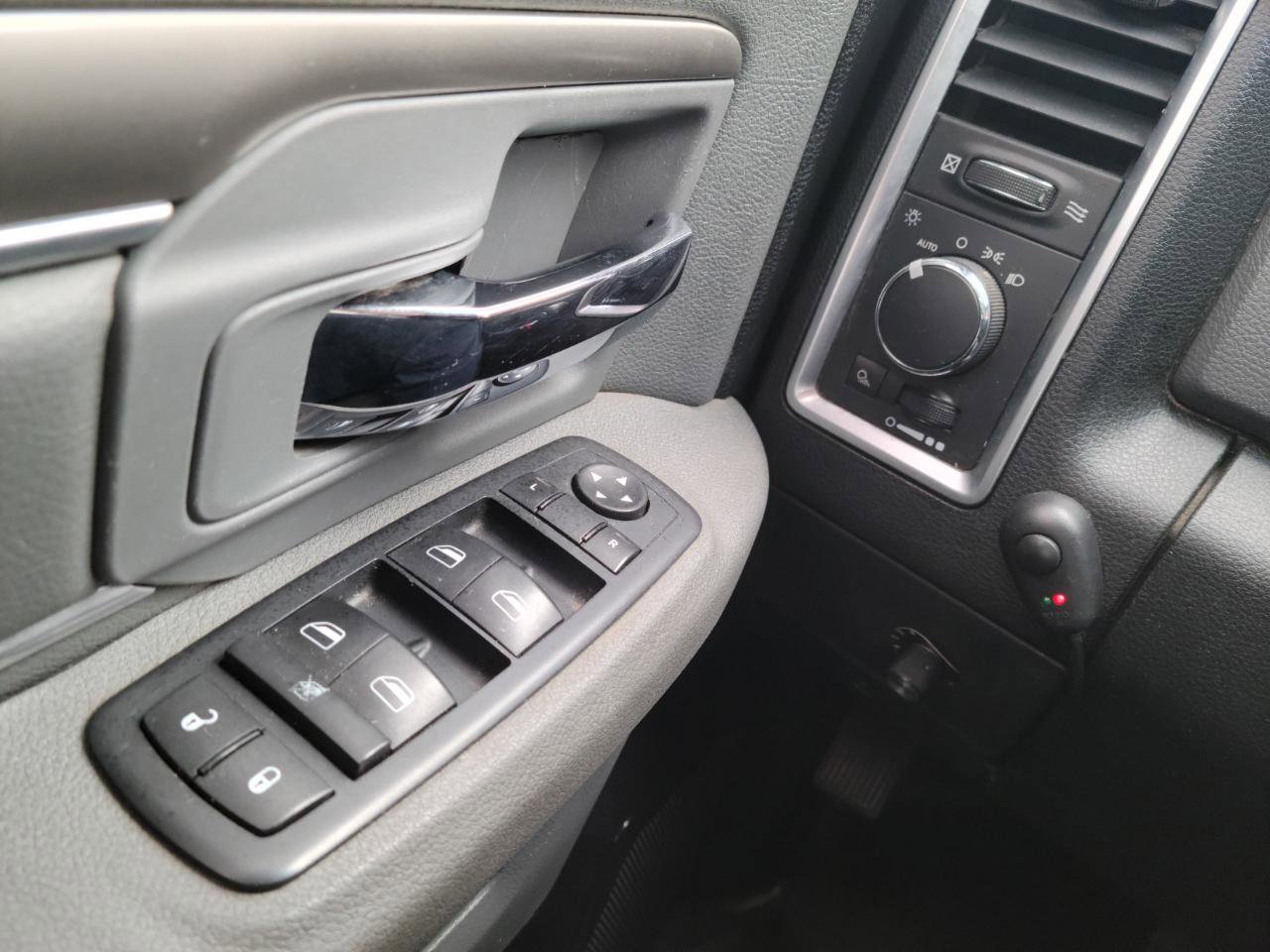 Used 2015 RAM 2500 SLT AWD/4WD image 12