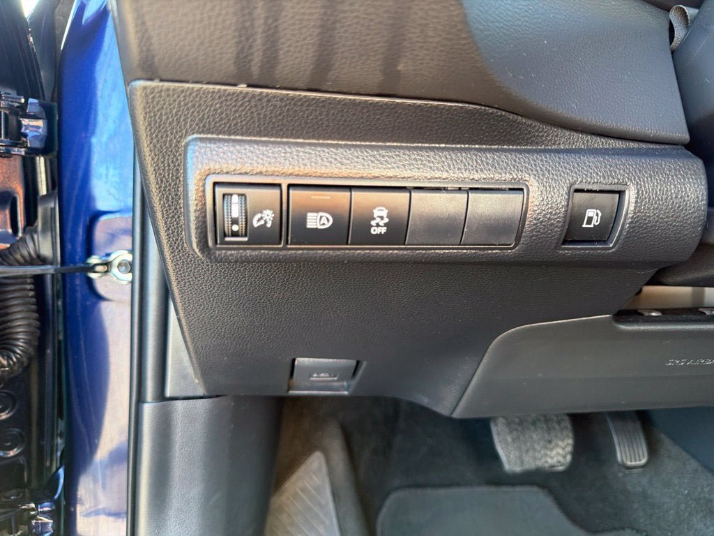 Used 2024 Toyota Corolla SE w/ SE Package FWD image 19