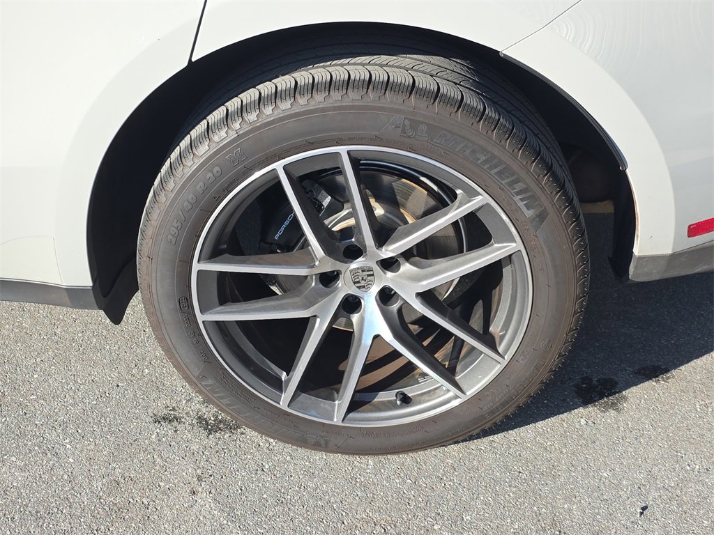 Certified 2022 Porsche Macan image 11