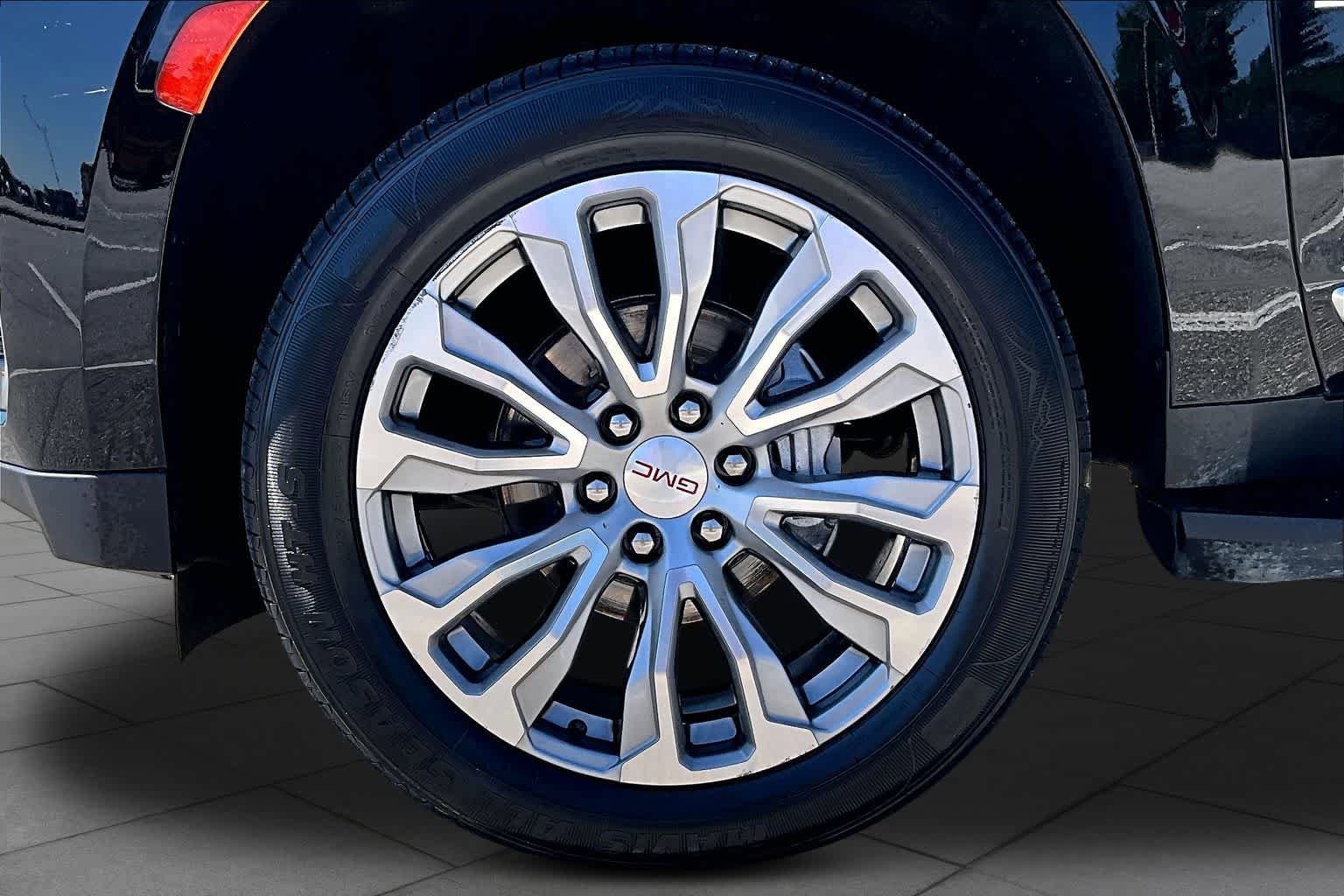 Used 2021 GMC Yukon Denali AWD/4WD image 11