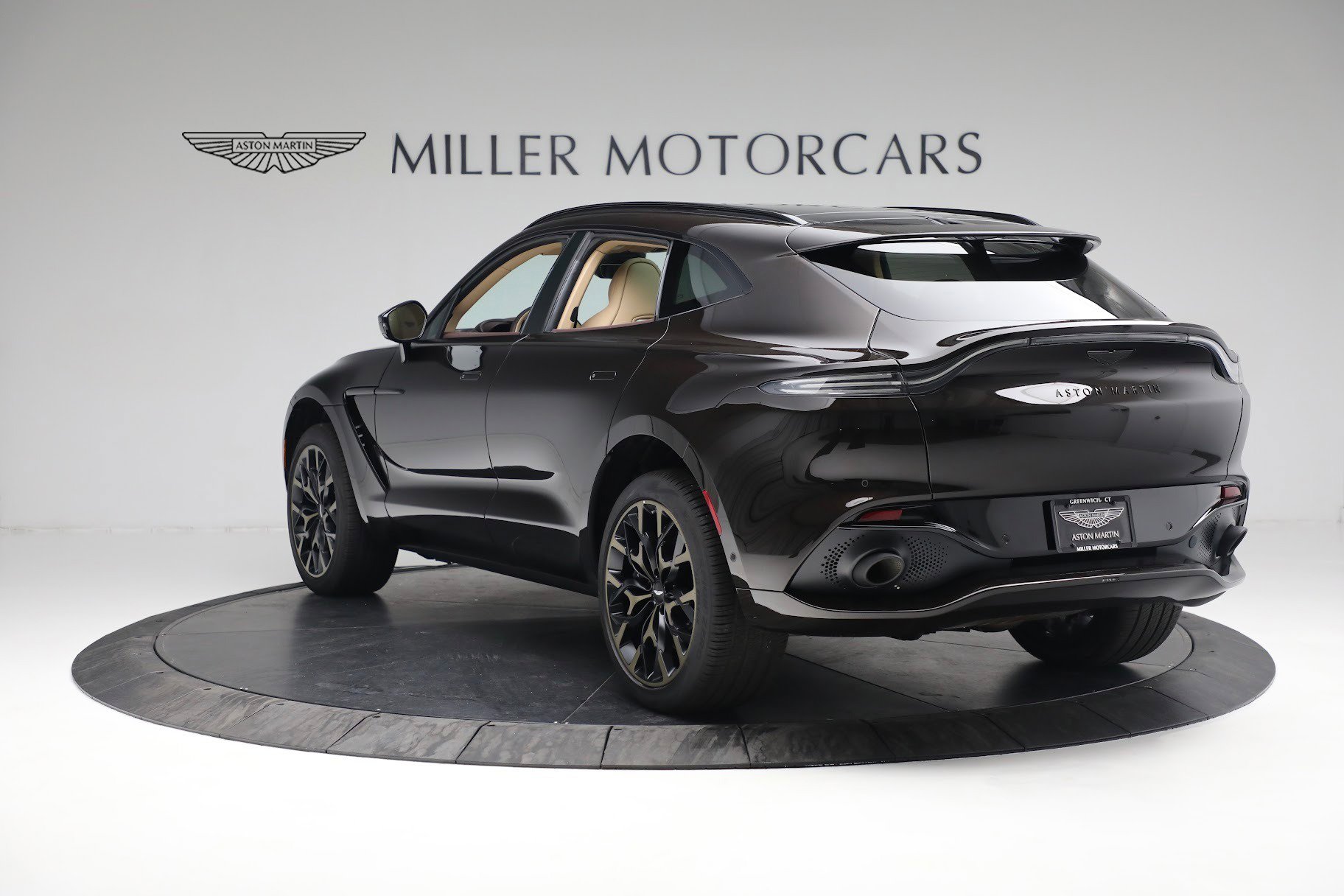 Used 2022 Aston Martin DBX image 4