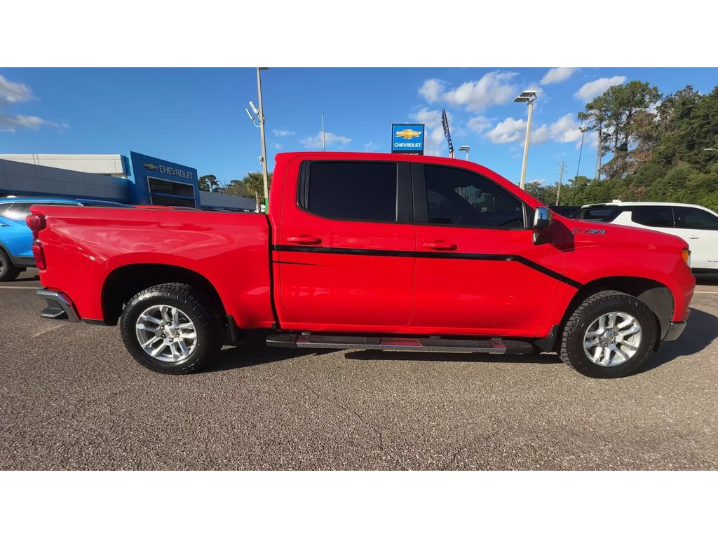 Used 2023 Chevrolet Silverado 1500 LT w/ Z71 Off-Road Package AWD/4WD image 9