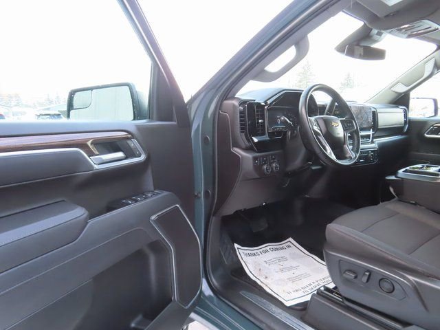 Used 2025 Chevrolet Silverado 1500 LT AWD/4WD image 21