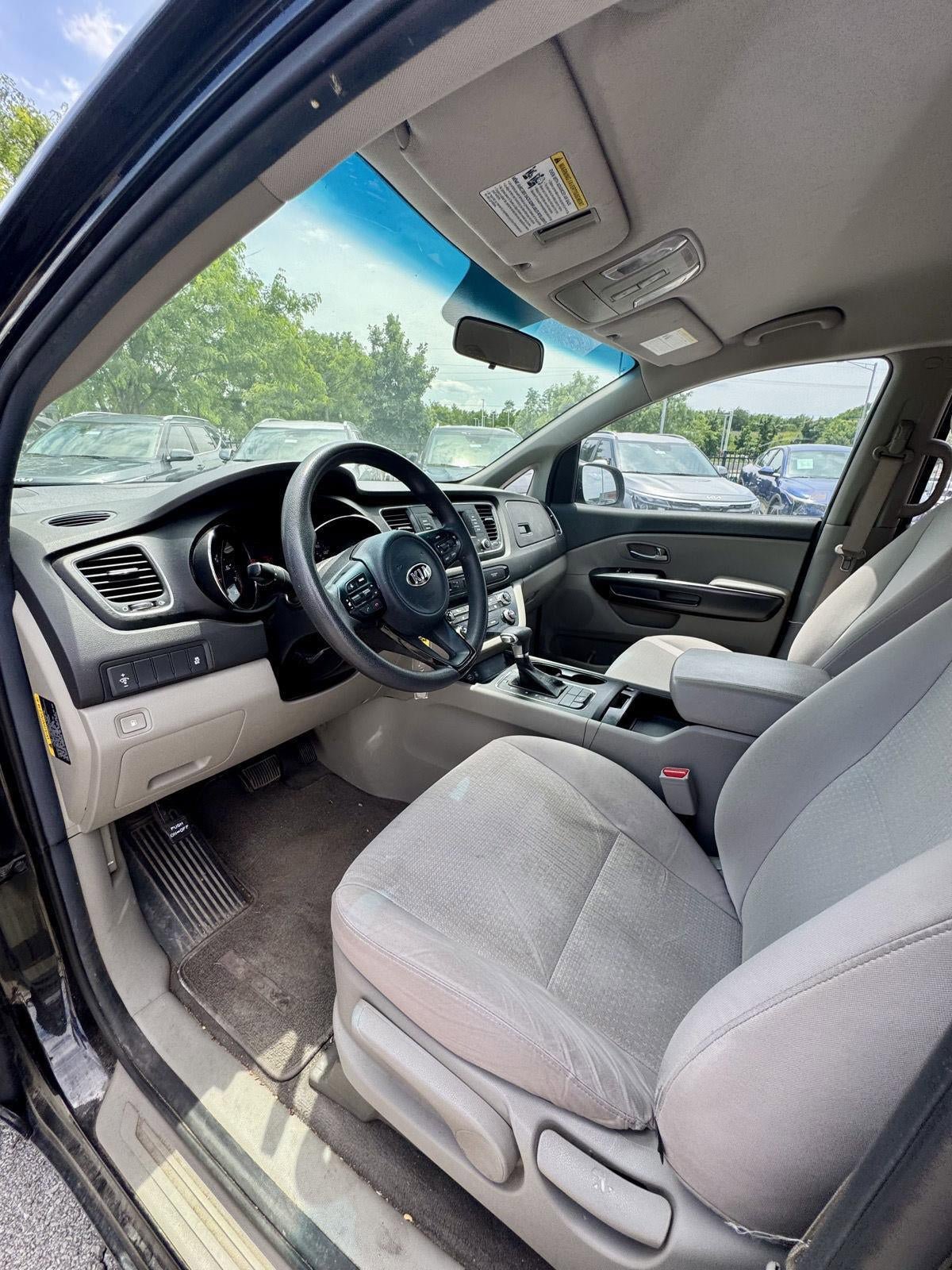 Used 2017 Kia Sedona L FWD image 17