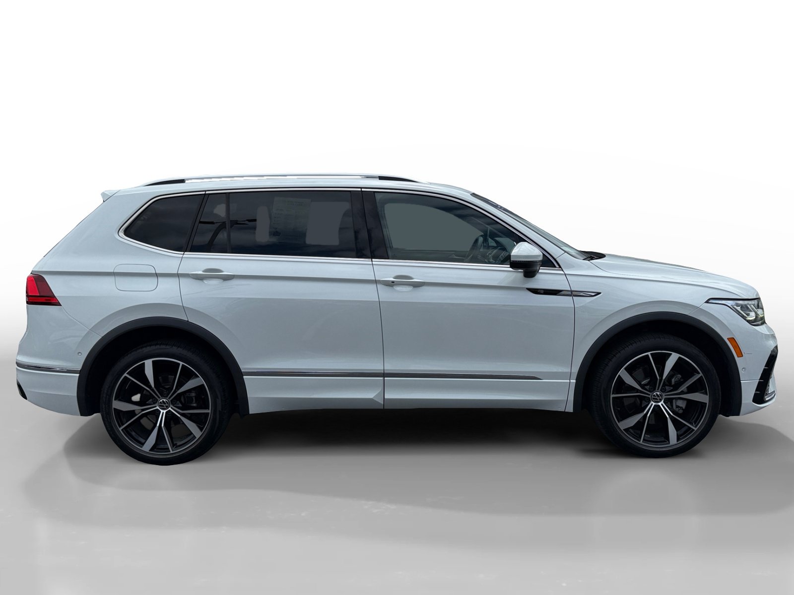 Certified 2023 Volkswagen Tiguan SEL R-Line AWD/4WD image 6