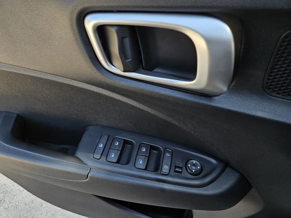 New 2025 Hyundai Venue SEL image 19