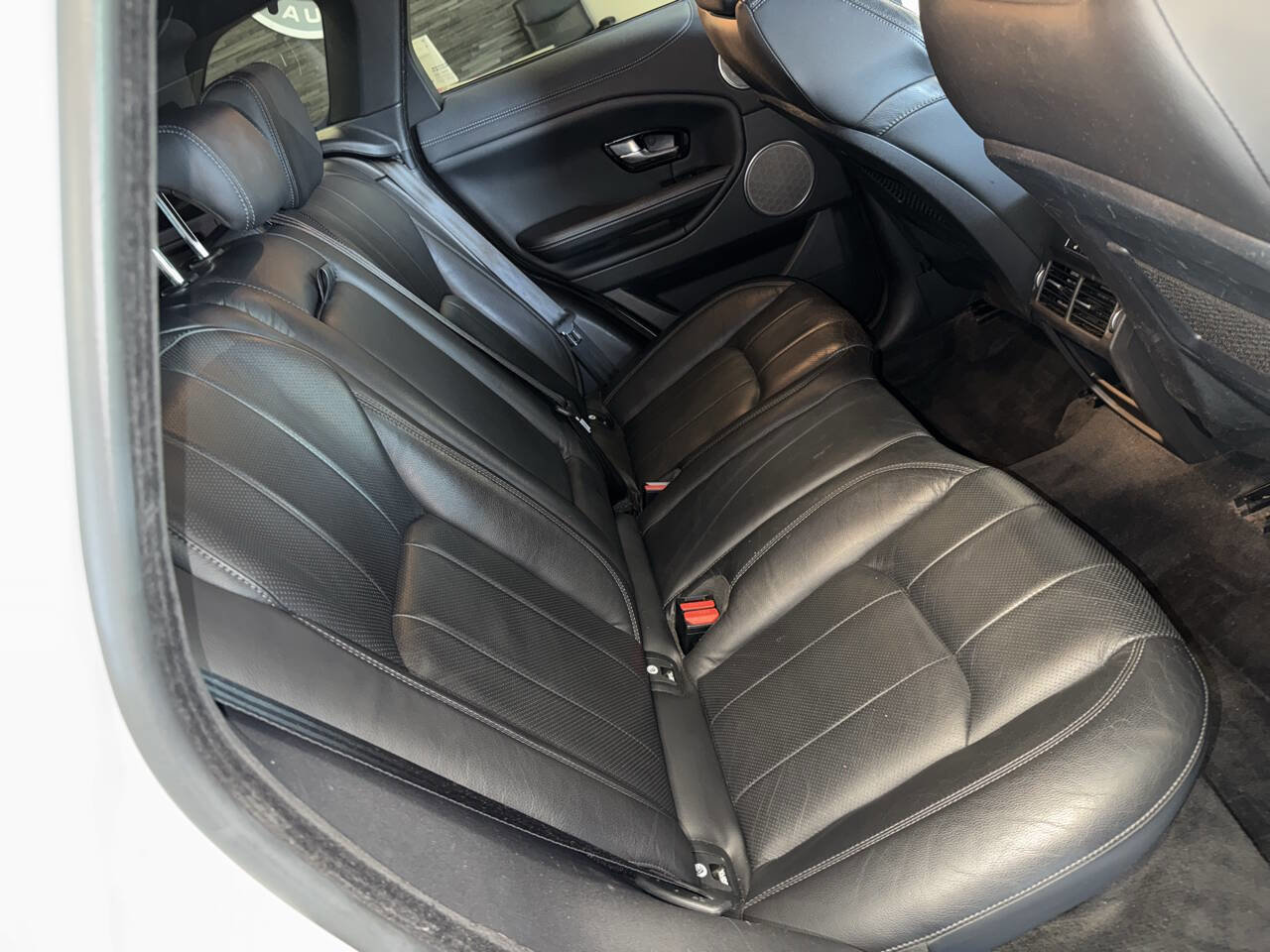 Used 2019 Land Rover Range Rover Evoque SE Premium image 17