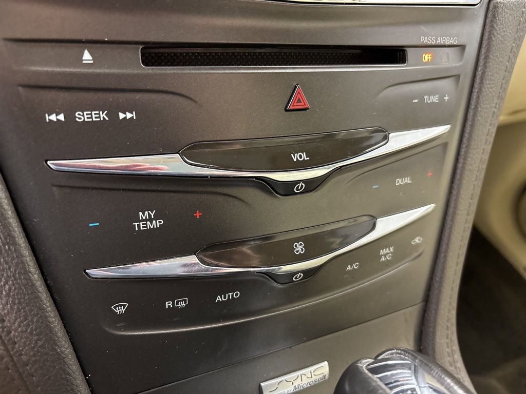 Used 2013 Lincoln MKT AWD image 37