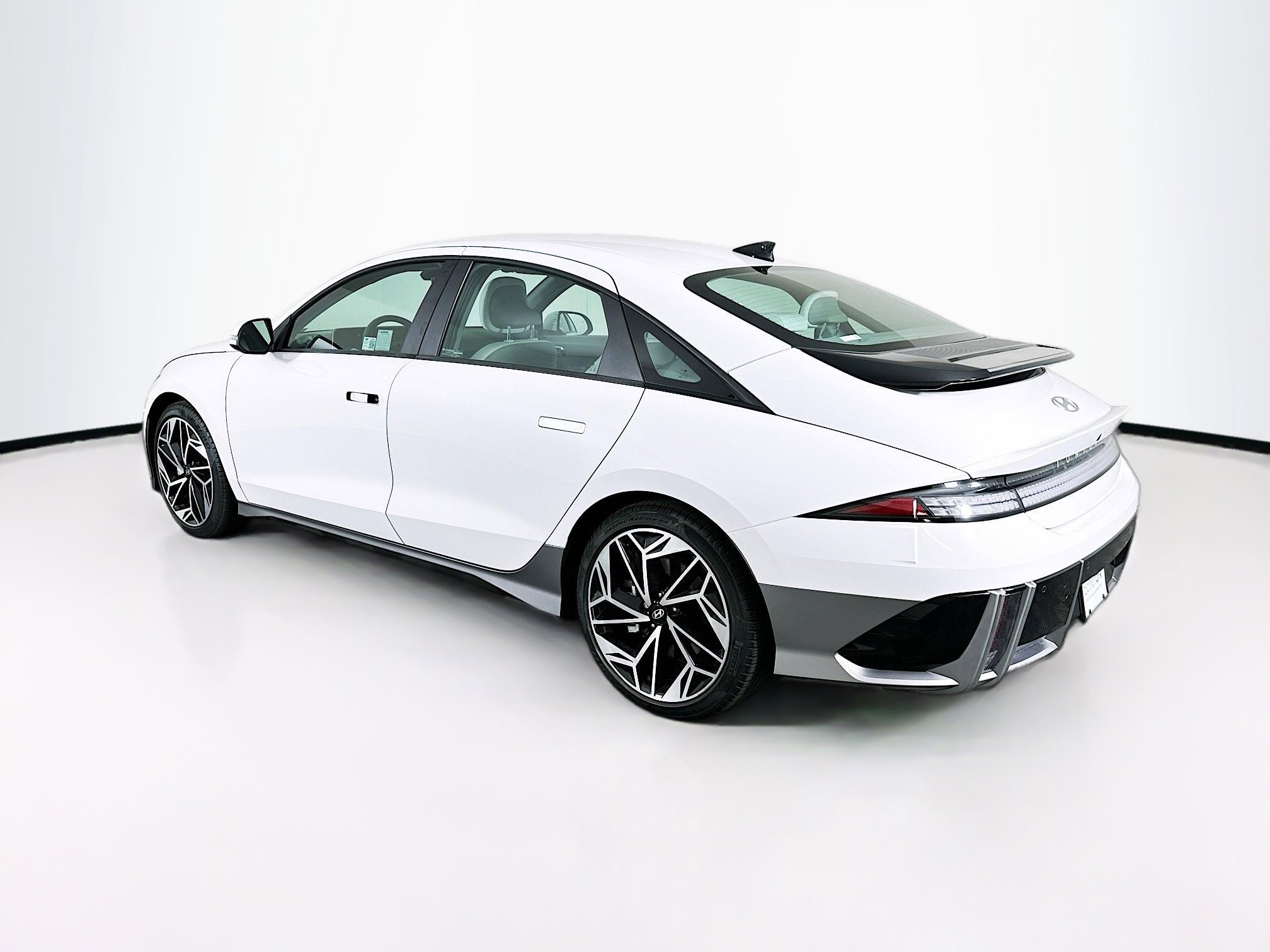 Used 2024 Hyundai Ioniq 6 Limited RWD image 5