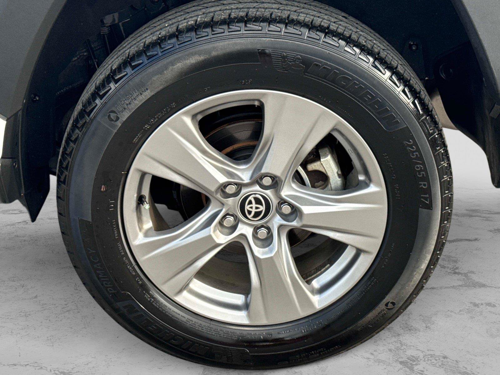 Used 2025 Toyota RAV4 XLE AWD/4WD image 9